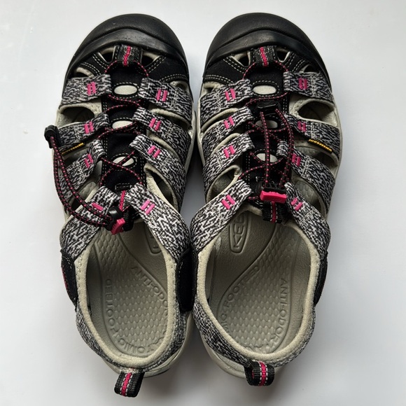 Keen Black and Pink Women's Sandals - Picture 4 of 8